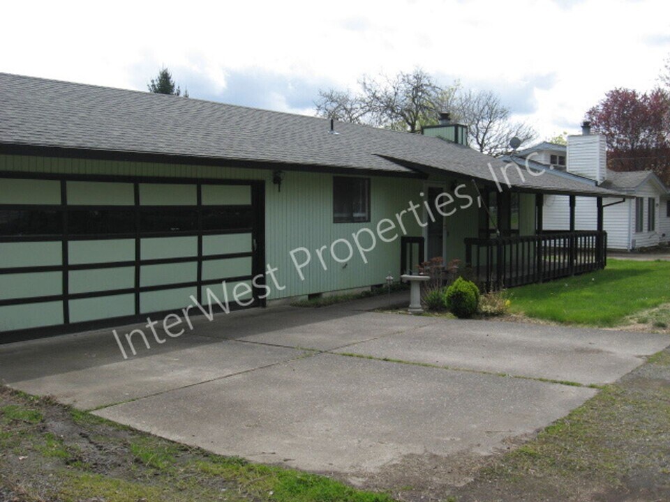 4880 SW 165th Ave in Beaverton, OR - Building Photo