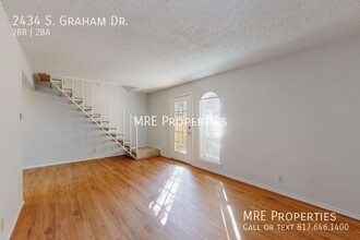 2434 S Graham Dr in Arlington, TX - Building Photo - Building Photo
