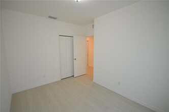 3306 Bassie Ct in Ft. Myers, FL - Foto de edificio - Building Photo