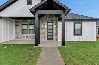 544 Highview Ct in Godley, TX - Building Photo - Building Photo
