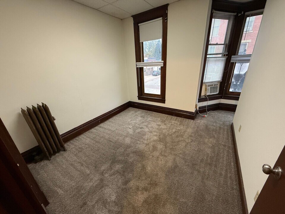 59 W Main St in Platteville, WI - Building Photo