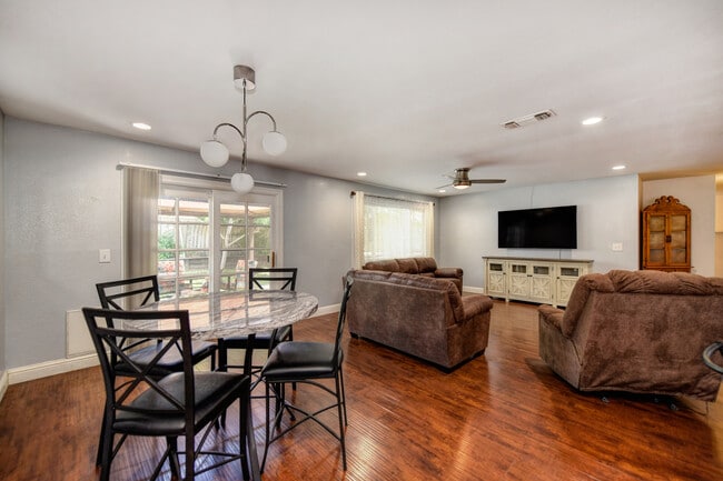 8216 Baymore Way in Citrus Heights, CA - Building Photo - Building Photo