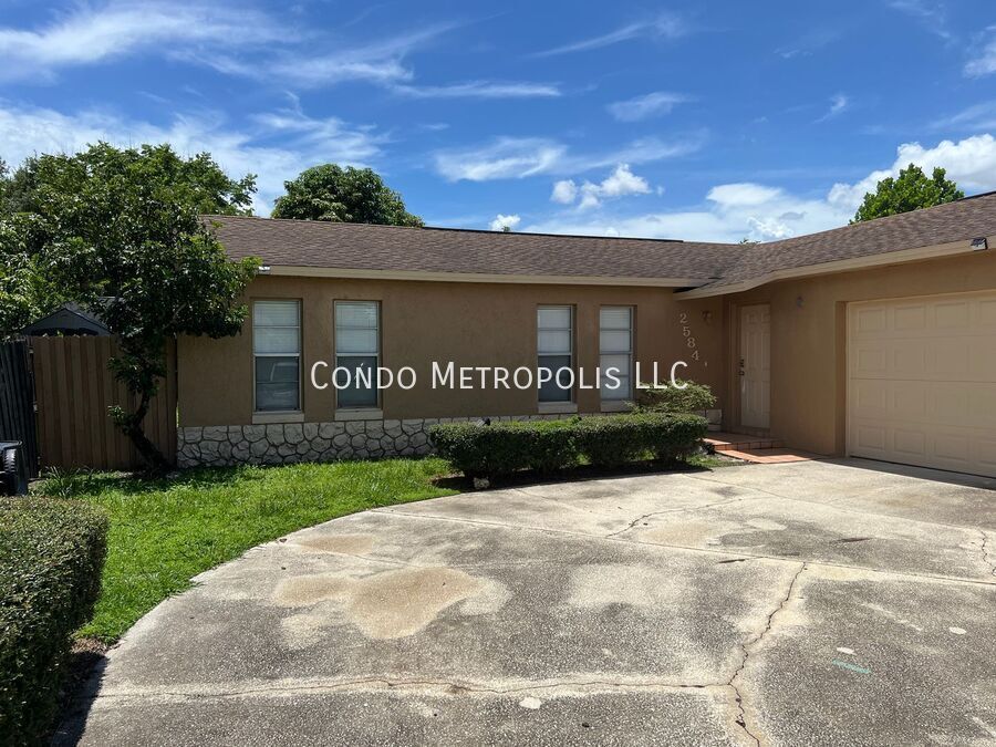 2584 Troubador St in Orlando, FL - Building Photo