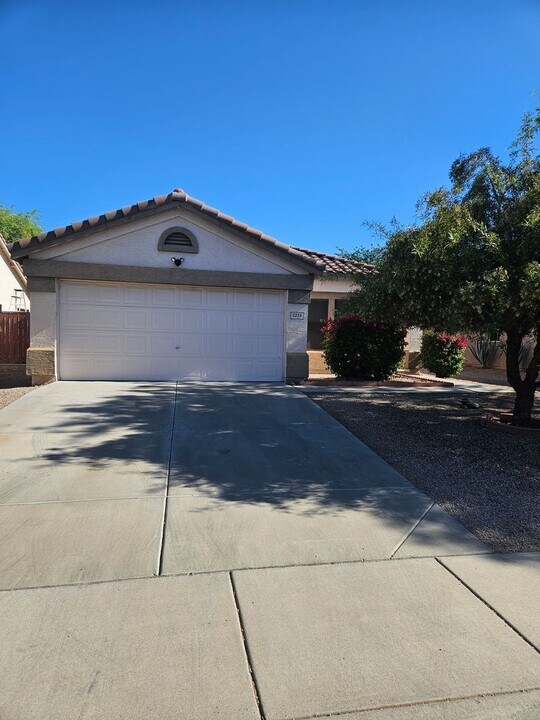 2236 W 23rd Ave in Apache Junction, AZ - Building Photo