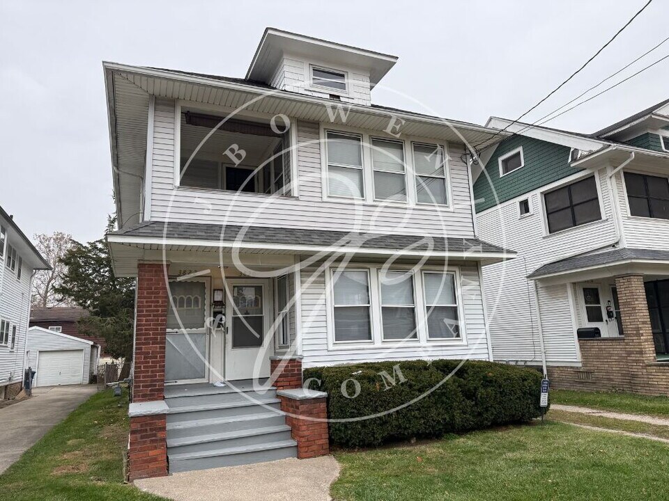3822 Revere Dr in Toledo, OH - Building Photo