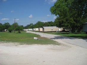 Beeville Mobile Park in Beeville, TX - Foto de edificio - Building Photo