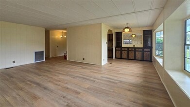 7393 Fairlane Ave in Brooksville, FL - Foto de edificio - Building Photo