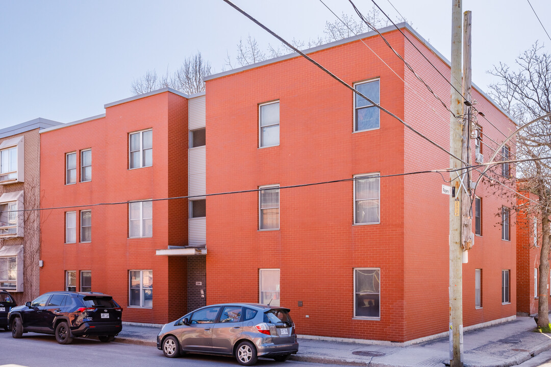 2390 Augustin-Cantin St in Montréal, QC - Building Photo