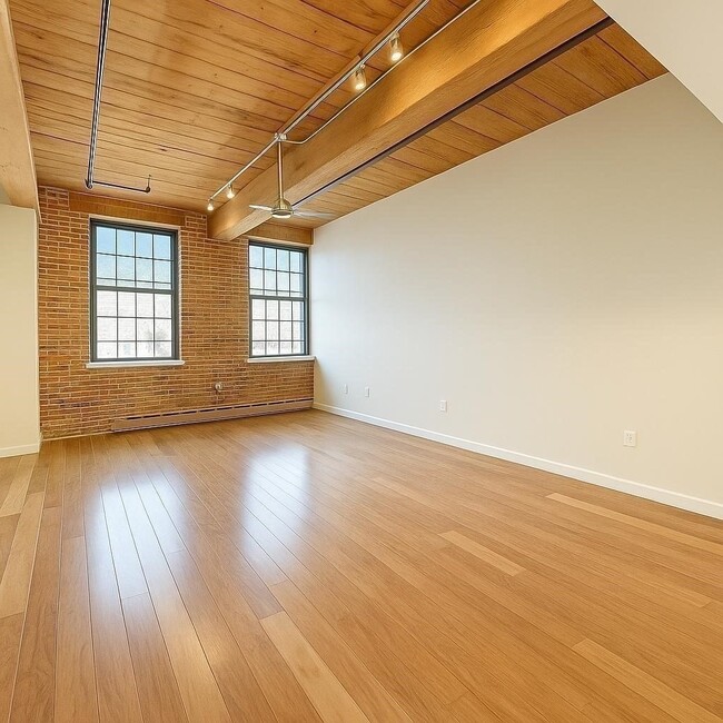 130 John St, Unit 130 John St - Unit 242 in Lowell, MA - Building Photo - Building Photo