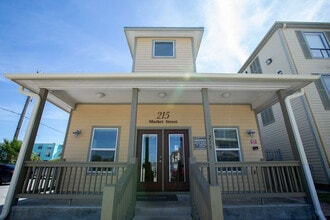 Carelton Courtyard in Galveston, TX - Foto de edificio - Building Photo