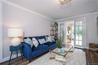 393 Milton Rd in Rye, NY - Building Photo - Building Photo