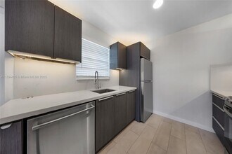 709 NE 22nd Dr in Wilton Manors, FL - Building Photo - Building Photo
