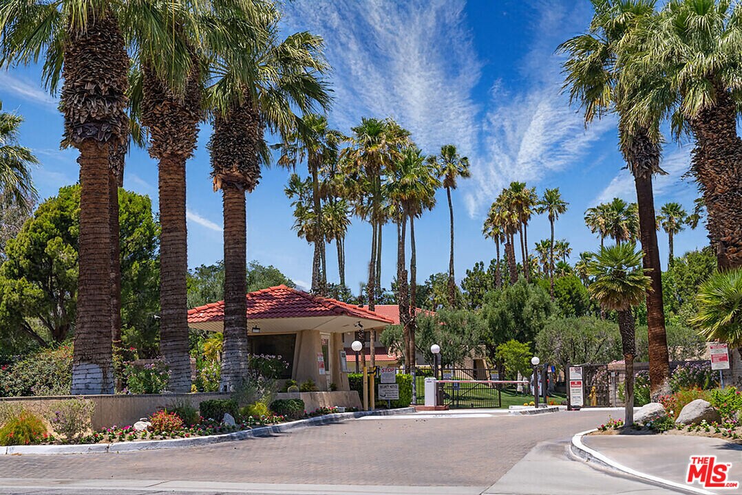 2812 N Auburn Ct in Palm Springs, CA - Building Photo