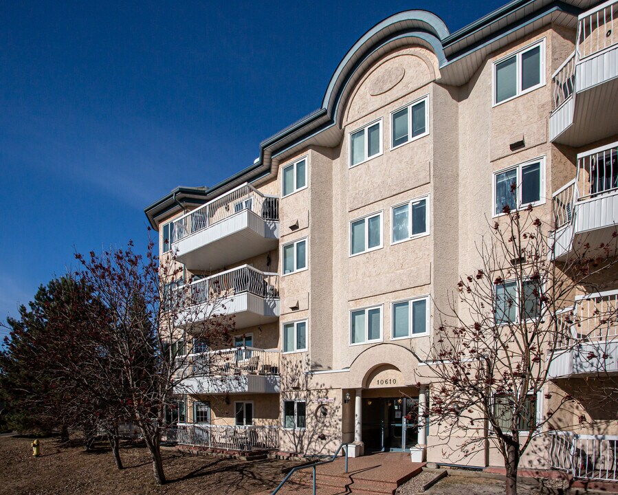 Californian Capilano West in Edmonton, AB - Building Photo