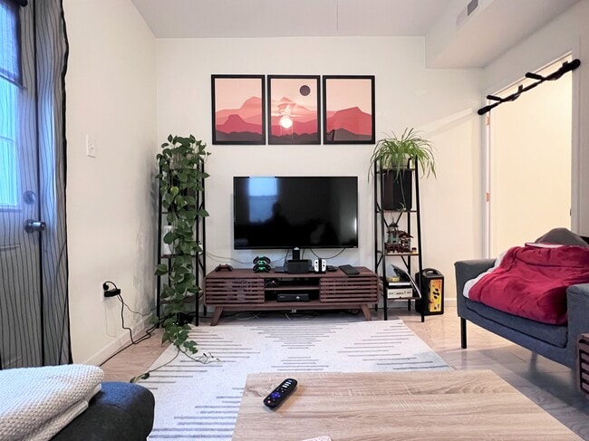 1627 Wallace, Unit Apartment 2R