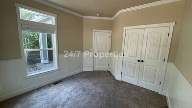 16225 SE Pinot Rd in Milwaukie, OR - Building Photo - Building Photo