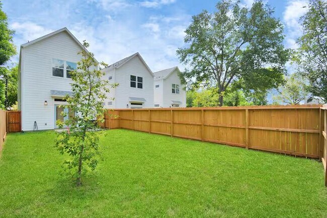 8021 Easter St in Houston, TX - Building Photo - Building Photo