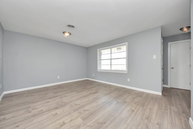 property at 1122 Un Vly Dr