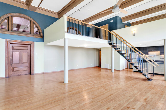 Grant School Lofts in Pittsburgh, PA - Foto de edificio - Building Photo