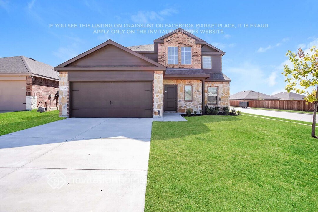 800 Alton Dr in Aubrey, TX - Building Photo