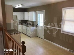 7912 NE 54th St in Kansas City, MO - Building Photo - Building Photo