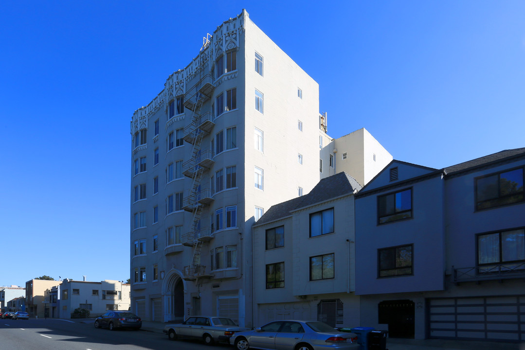 1501 Lincoln Way in San Francisco, CA - Building Photo