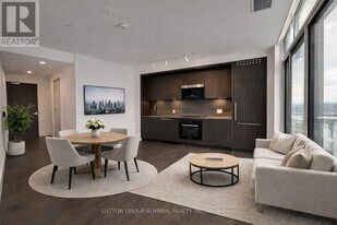 6 Greenbriar Rd in Toronto, ON - Building Photo