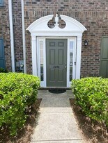 2858 Parkway Close in Lithonia, GA - Building Photo