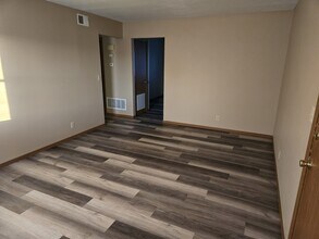 300 E Church St, Unit B in Collinsville, IL - Building Photo - Building Photo