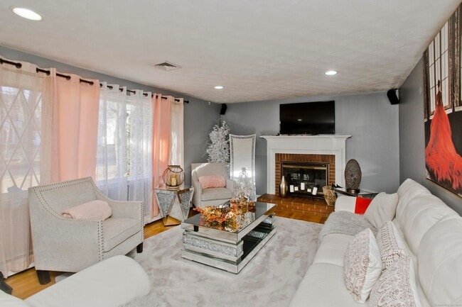 304 Orchard Ave in Newington, CT - Building Photo - Building Photo