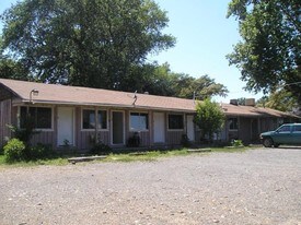 6156 Parallel Rd in Anderson, CA - Building Photo