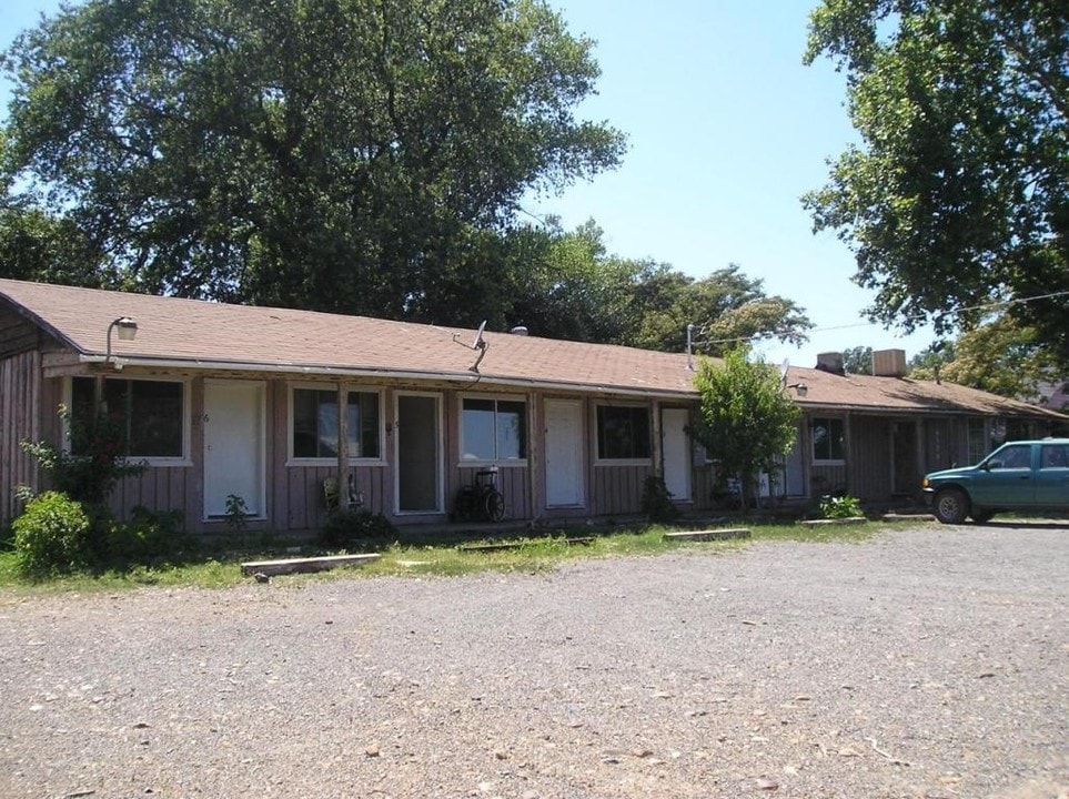 6156 Parallel Rd in Anderson, CA - Building Photo