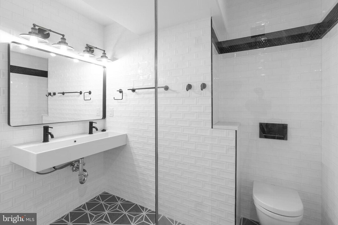 1707 Rittenhouse Square-Unit -01 in Philadelphia, PA - Building Photo