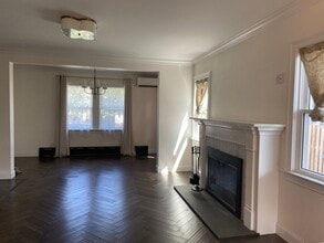 3638 211th St in Bayside, NY - Foto de edificio - Building Photo