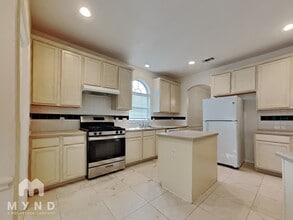 9511 Weldridge Dr in Sugar Land, TX - Building Photo - Building Photo