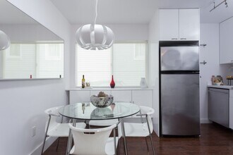 654 39th St, Unit 654 39th Street in Oakland, CA - Foto de edificio - Building Photo