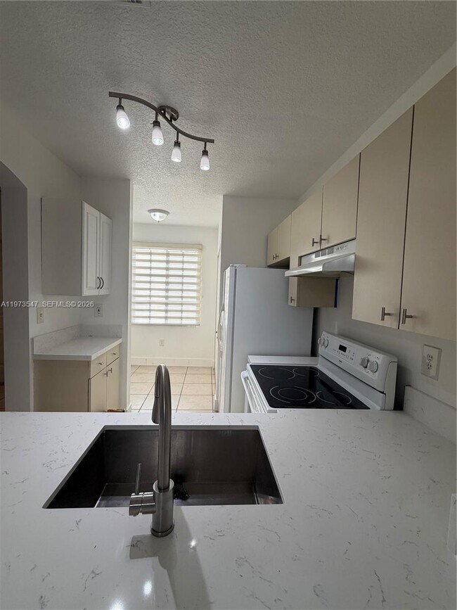 8336 NW 10th St in Miami, FL - Building Photo - Building Photo