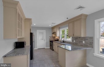 211 E Ward St in Hightstown, NJ - Building Photo - Building Photo