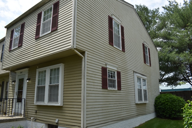 7001 Roslyn Ave in Derwood, MD - Building Photo - Building Photo