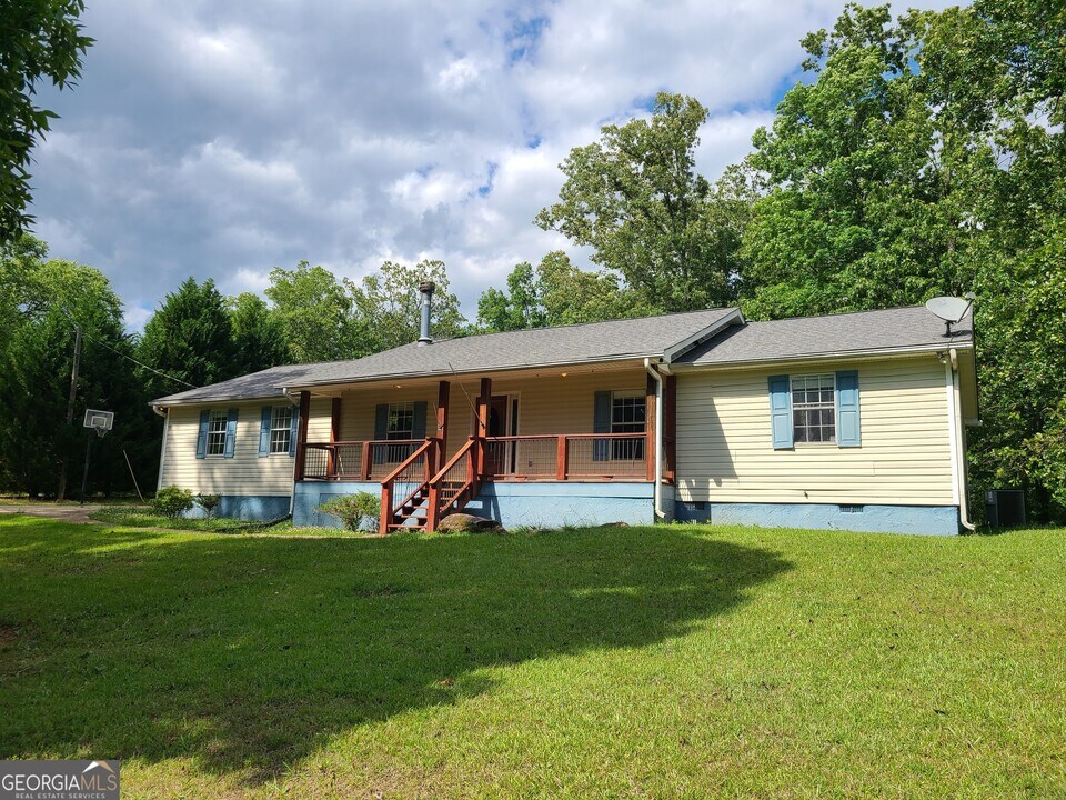 673 Newton Rd in Newnan, GA - Building Photo