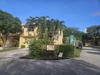 3985 Adra Ave in Doral, FL - Building Photo - Building Photo