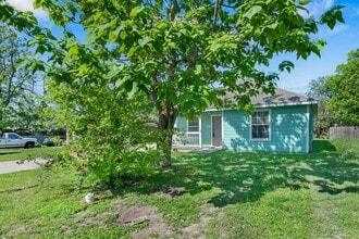 128 2nd Ave in Taylor, TX - Building Photo - Building Photo