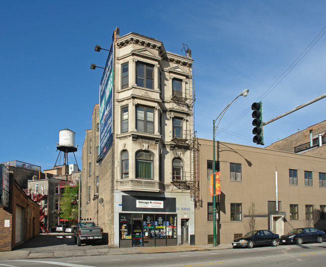 836 N Milwaukee Ave in Chicago, IL - Building Photo - Building Photo