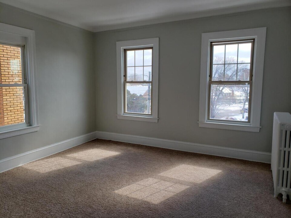 274 Park Rd, Unit 2e in West Hartford, CT - Foto de edificio