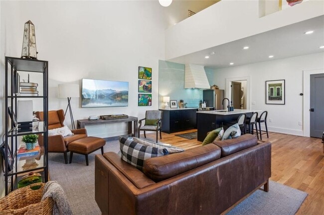 property at 955 Wylie St SE