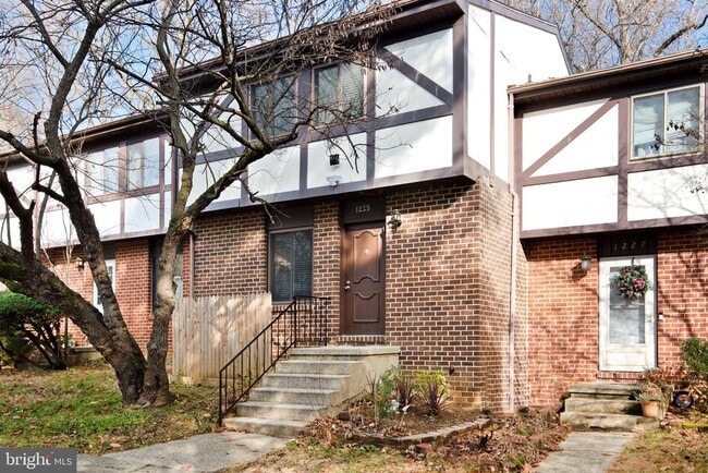 property at 1225 Driftwood Ct