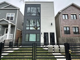 4222 N Bernard St in Chicago, IL - Building Photo