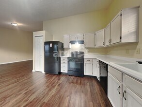 13940 Bruddy Dr in Fishers, IN - Foto de edificio - Building Photo