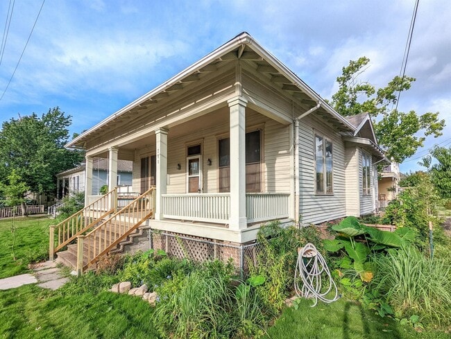 property at 711 Sabine St
