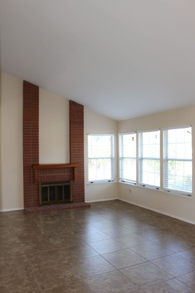 3505 Huachuca Way in Bakersfield, CA - Building Photo - Building Photo